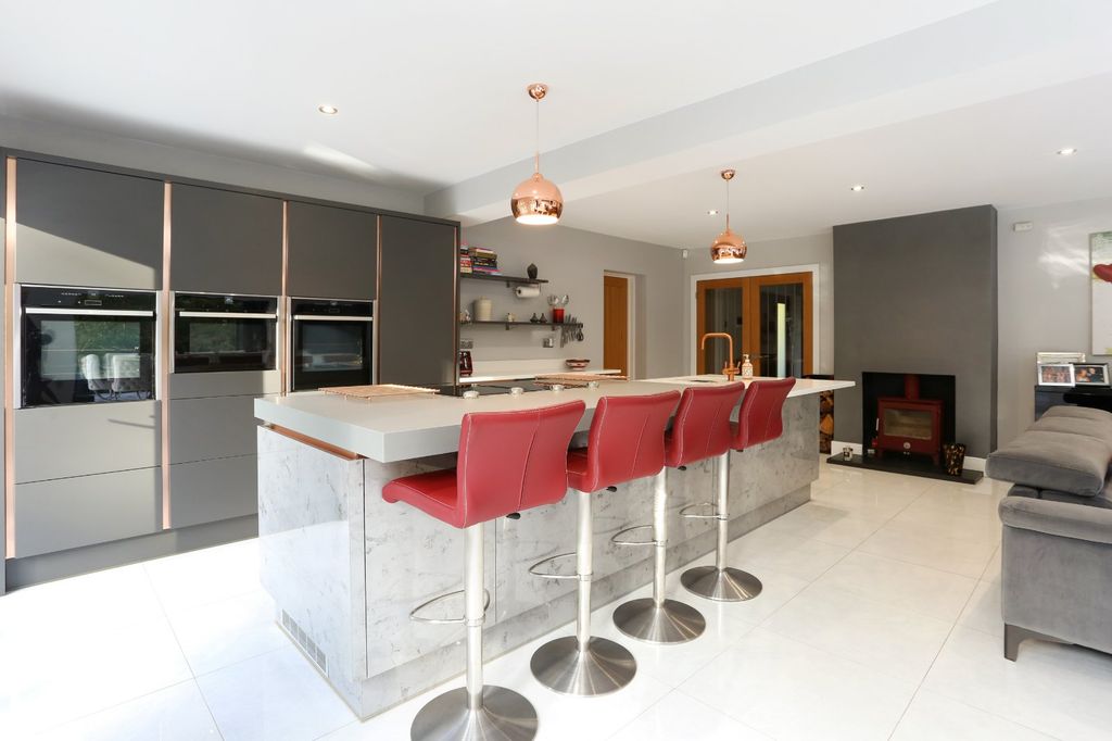 Property photo 3 of 21 Kitchen