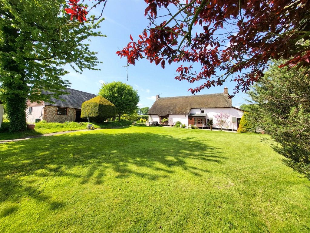 Property photo 2 of 18 Combe In Hedge