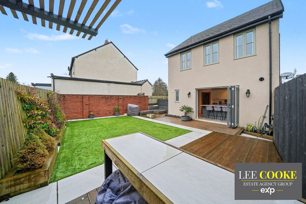 Property photo 2 of 32