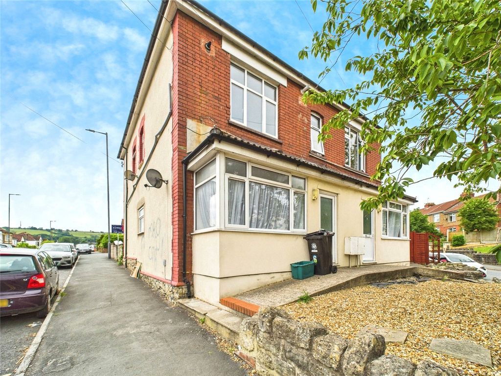 Property photo 2 of 9 Picture No. 11