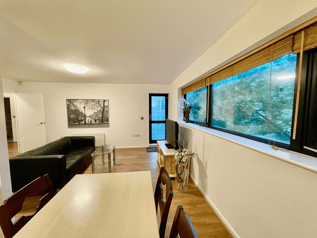 Property photo 2 of 24