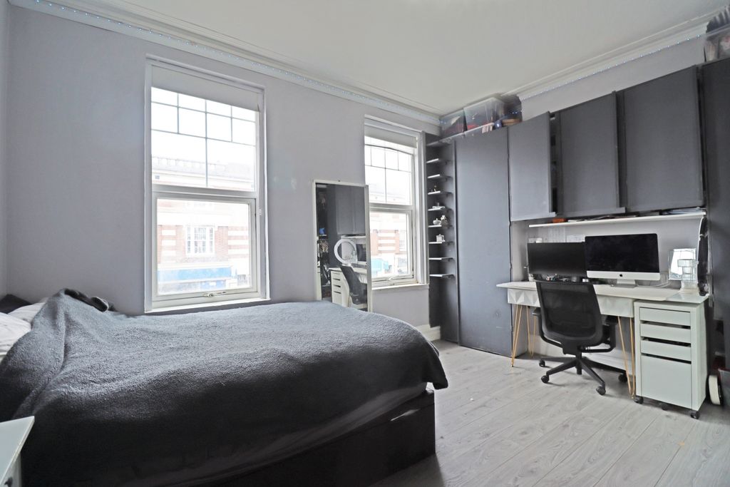 Property photo 3 of 19 Bed1