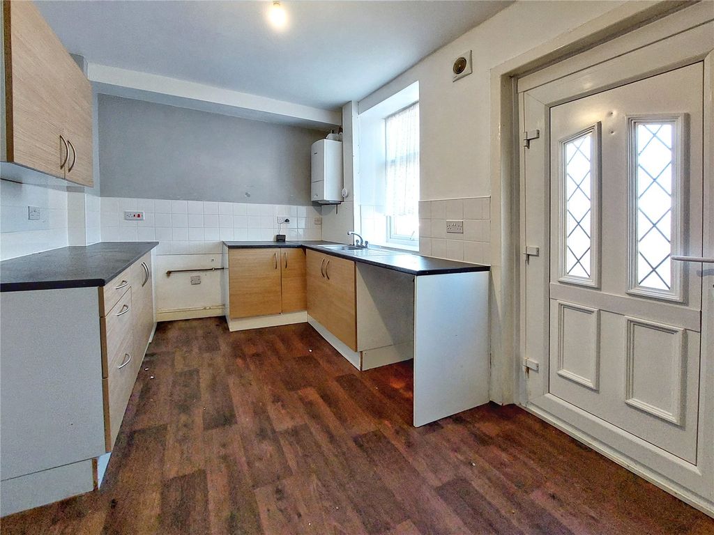 Property photo 3 of 10 Kitchen