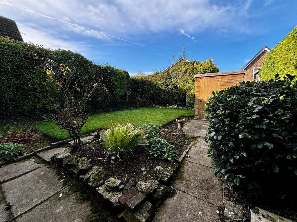 Property photo 2 of 16 Garden