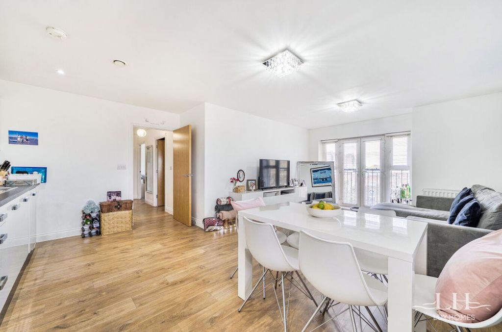 Property photo 2 of 21