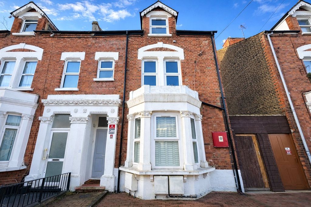 Property photo 2 of 12 Picture 2