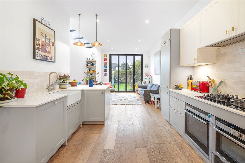 Property photo 2 of 17 Picture No. 01