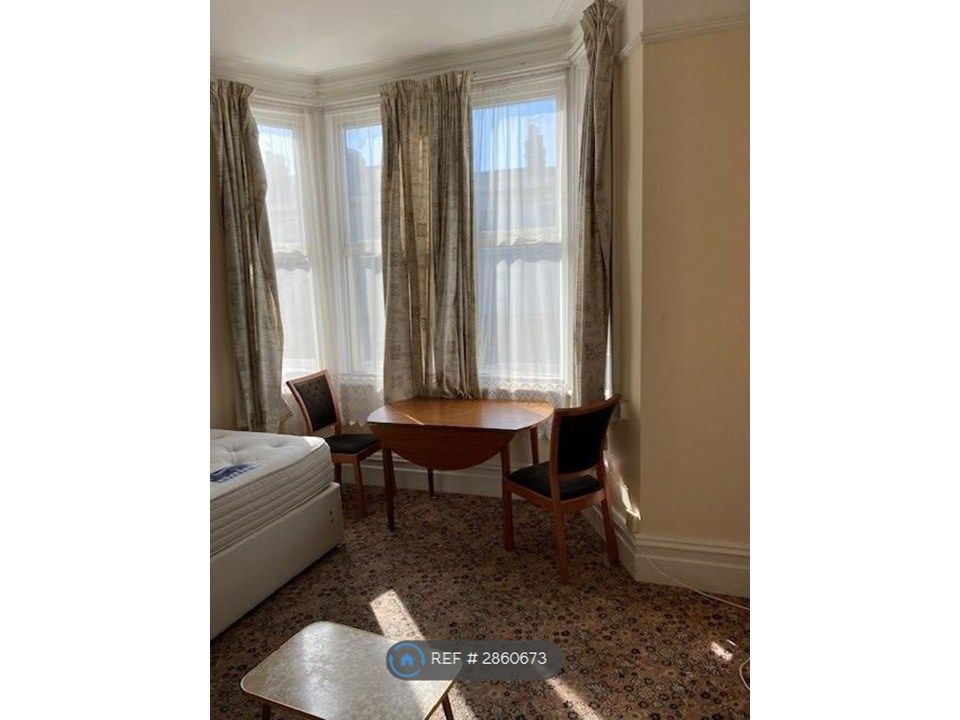 Property photo 2 of 5 Large Bay Window In This Studio