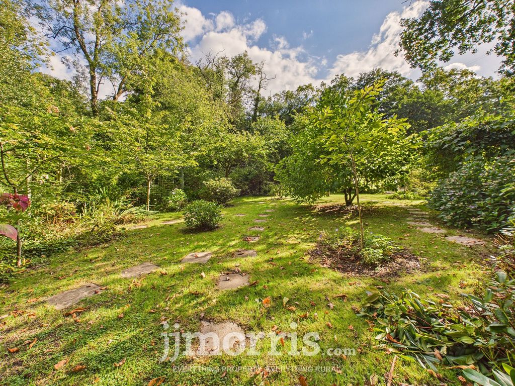 Property photo 2 of 40
