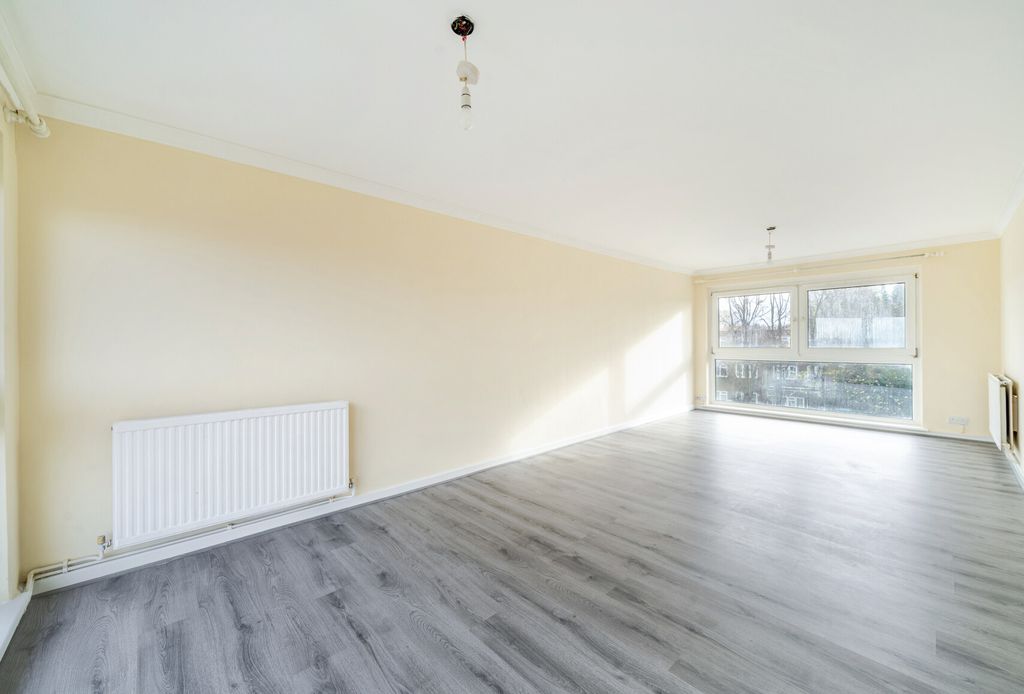 Property photo 3 of 14 Lounge/Diner