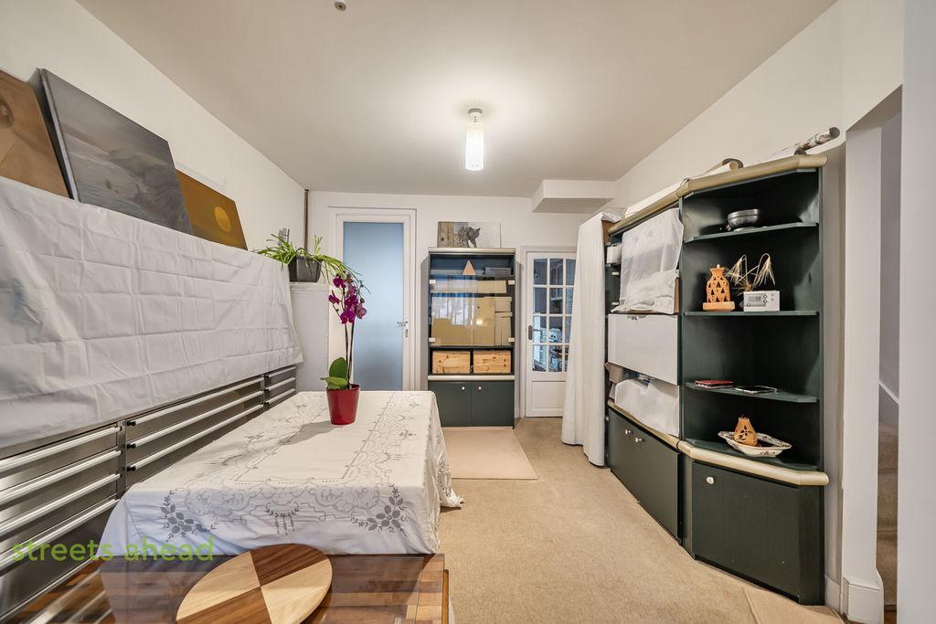 Property photo 3 of 19 3Bdaf84A-514d-4Fa...