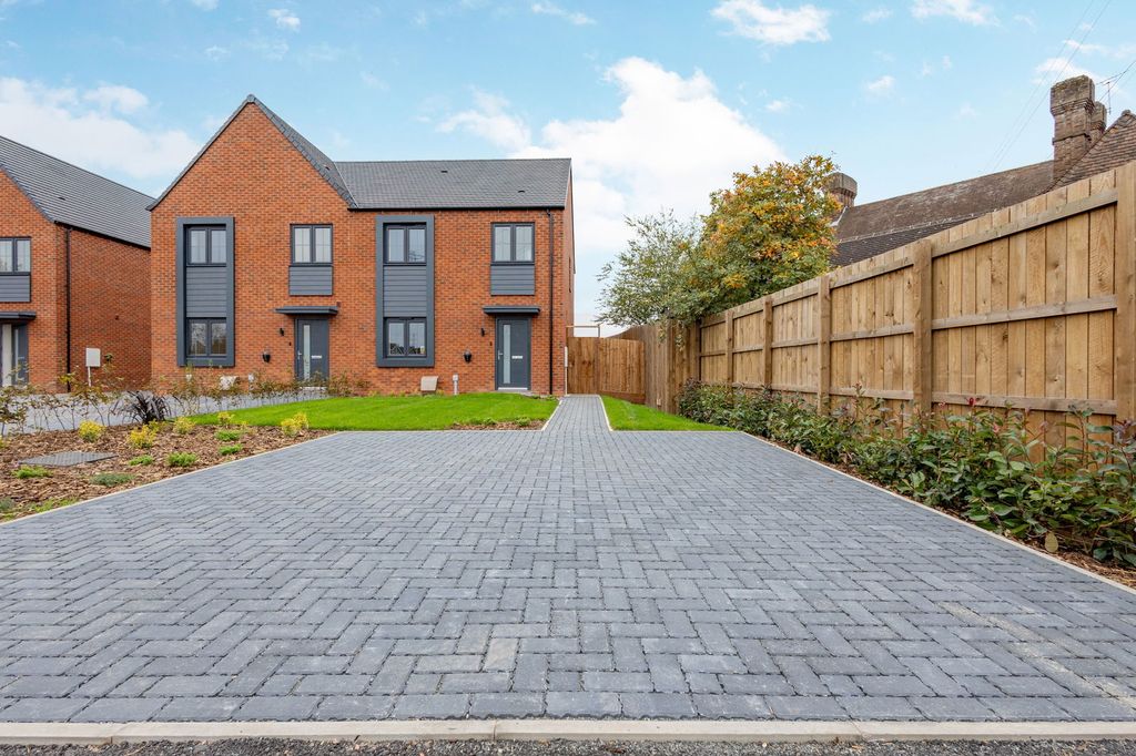 Property photo 2 of 26