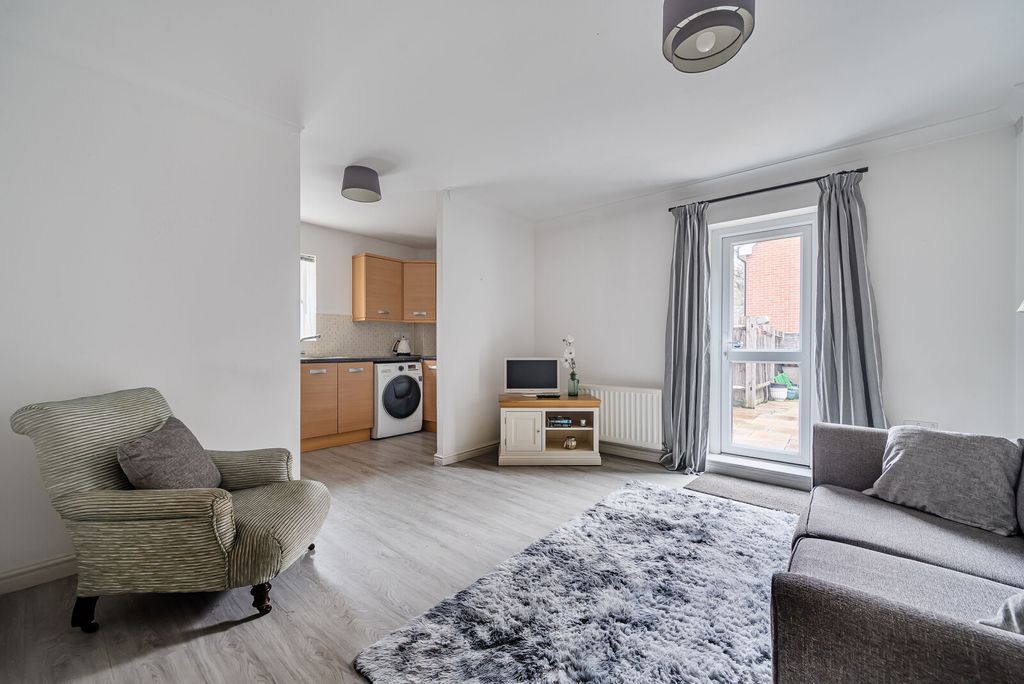 Property photo 3 of 16 1397182-11-696507...