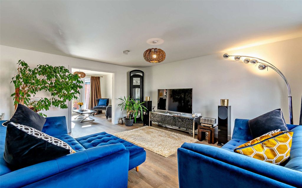 Property photo 2 of 15 Sitting Room