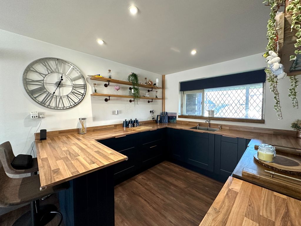 Property photo 2 of 29