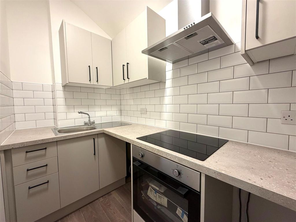 Property photo 2 of 10 Kitchen