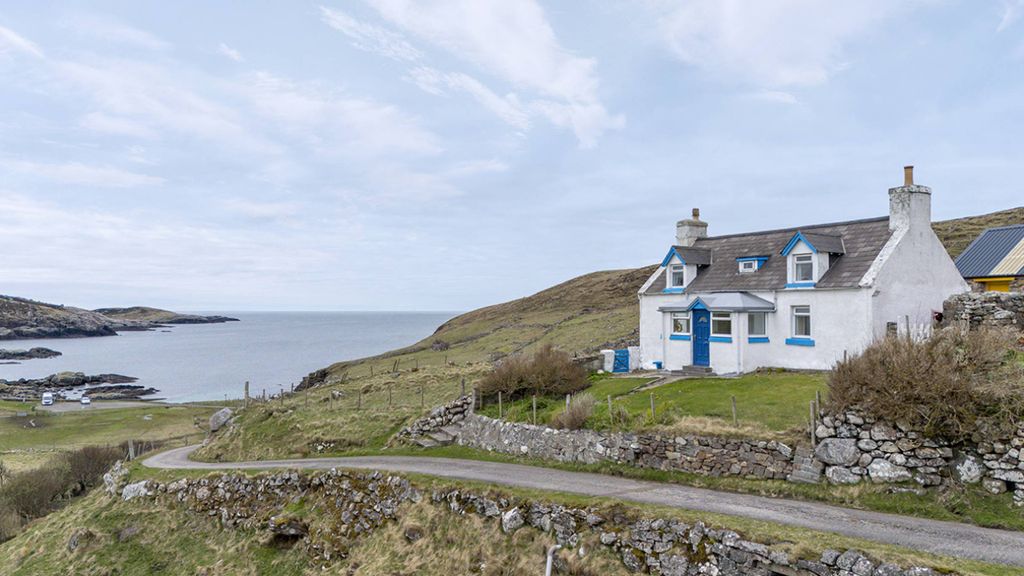 Property photo 1 of 32