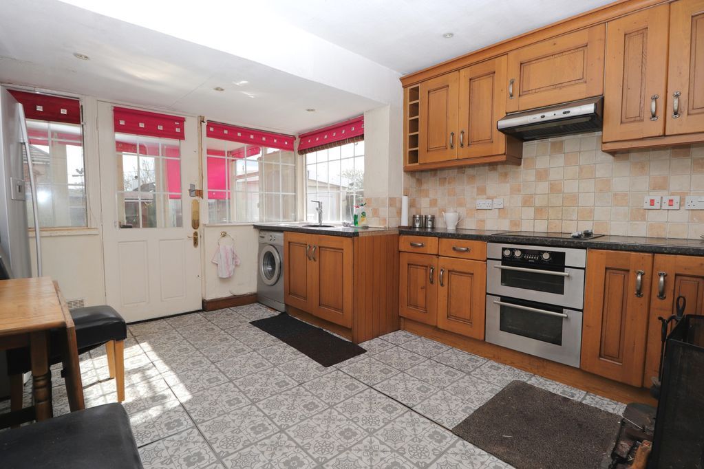 Property photo 2 of 27 Breakfast Kitchen