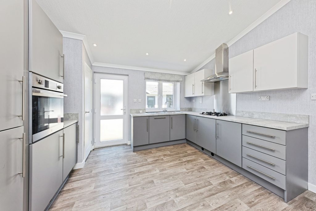 Property photo 2 of 13 Kitchen/Dining Room