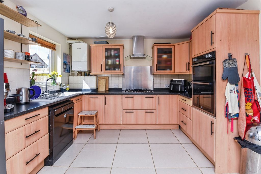 Property photo 2 of 20