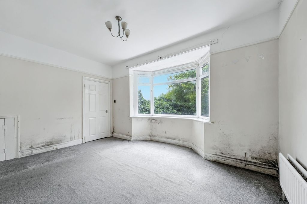 Property photo 3 of 23 17 The Oval, Newcastle Upon Tyne, Ne6 3Lh