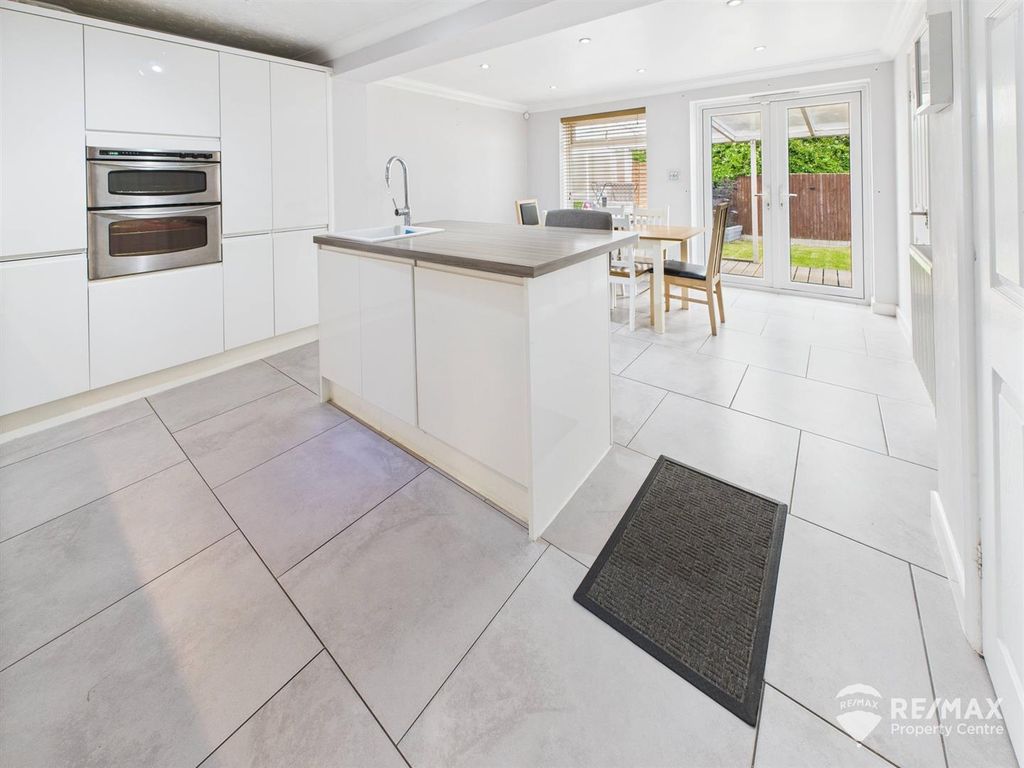 Property photo 3 of 25 Cam02842G0-Pr0223-Still010.Jpg