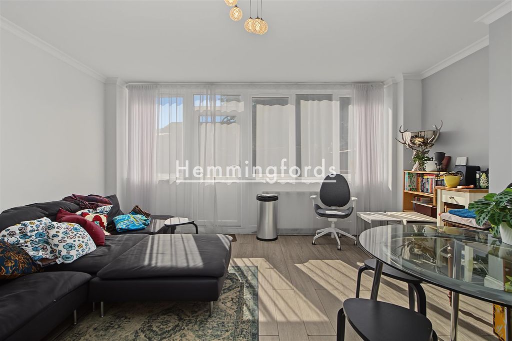 Property photo 2 of 14 Purcell Street N1-14.Jpg