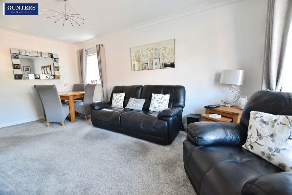 Property photo 2 of 21 Living Room