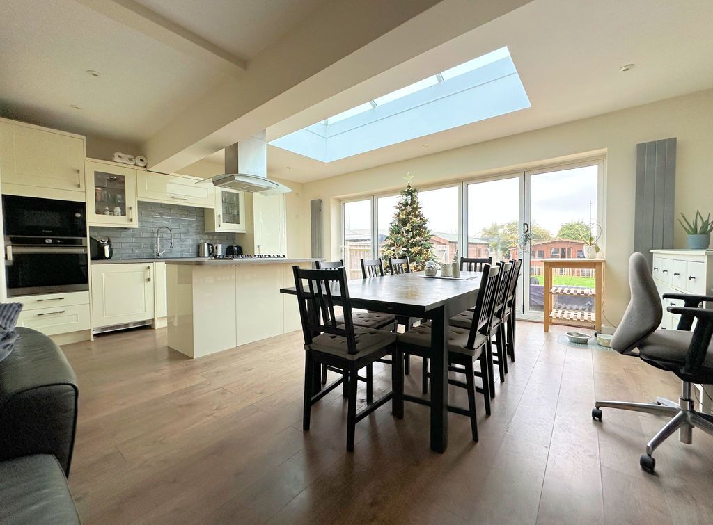 Property photo 2 of 29 Kitchen/Diner