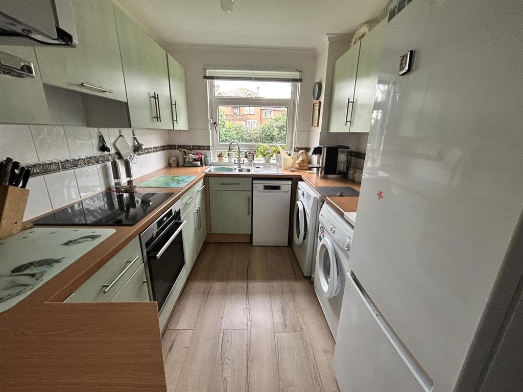 Property photo 2 of 11 01323 438506
