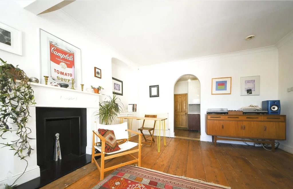 Property photo 3 of 12