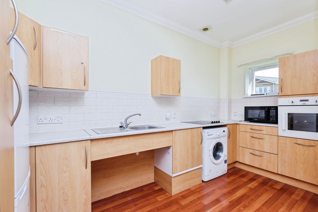 Property photo 2 of 18