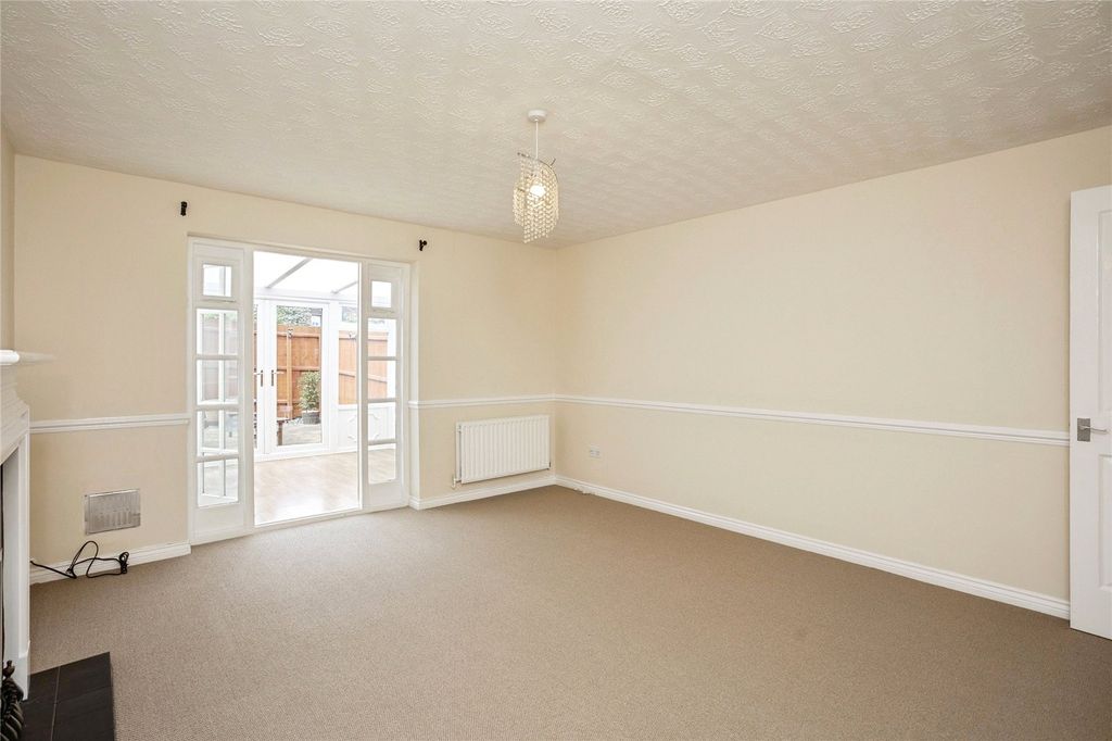 Property photo 3 of 17 Living Room