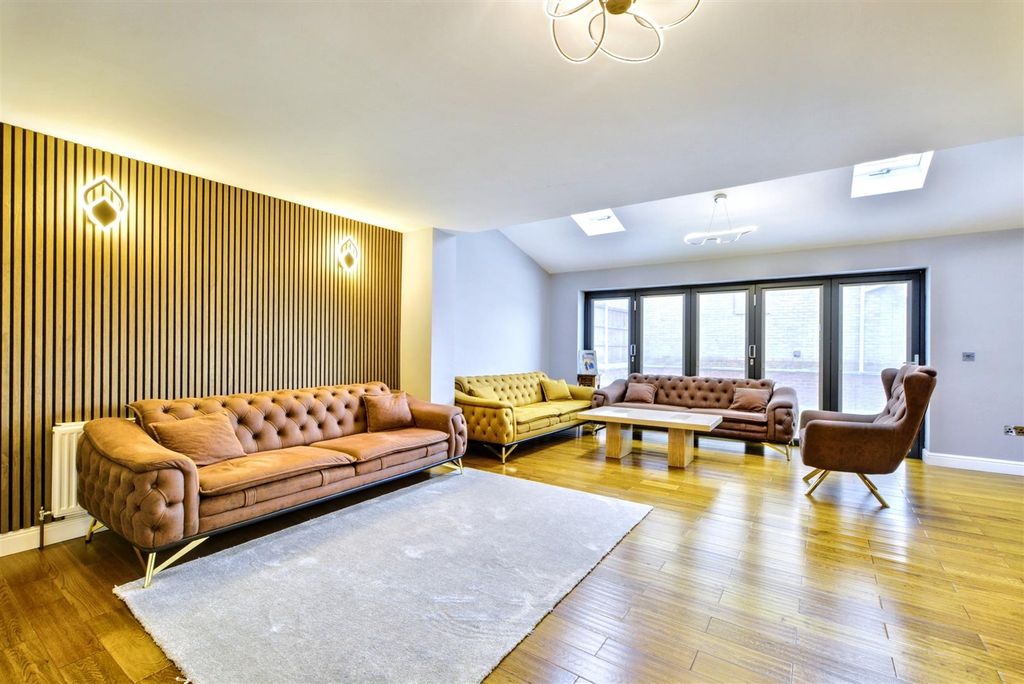 Property photo 2 of 29 Lounge_2.Jpeg