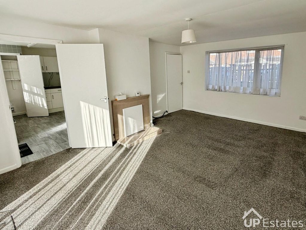 Property photo 2 of 13 Lounge