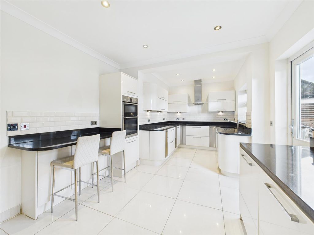 Property photo 3 of 13 Cam05080G0-Pr0268-Still003.Jpg