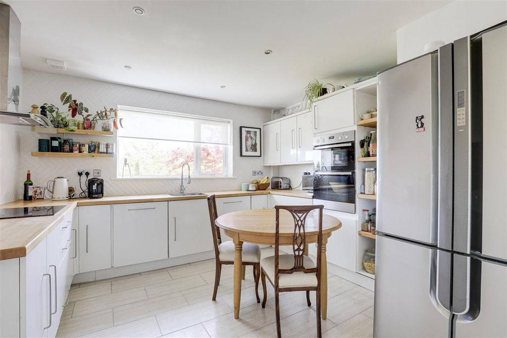 Property photo 3 of 25 33944.Jpg