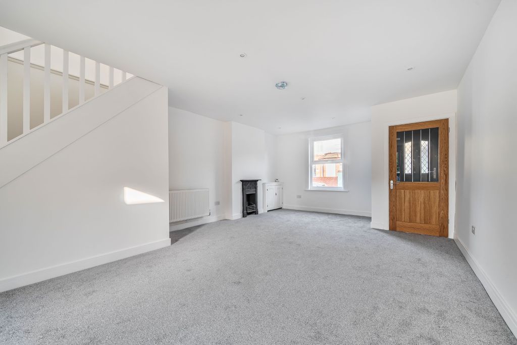 Property photo 2 of 14 4268841