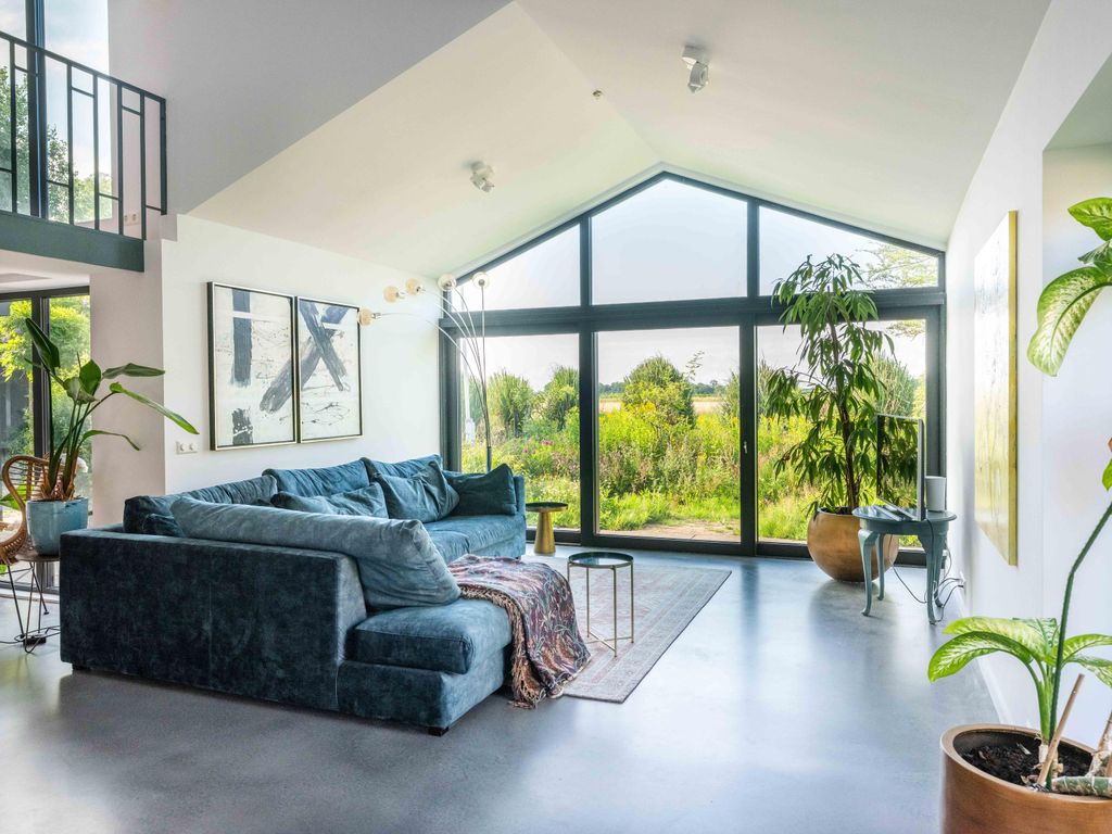 Property photo 3 of 66