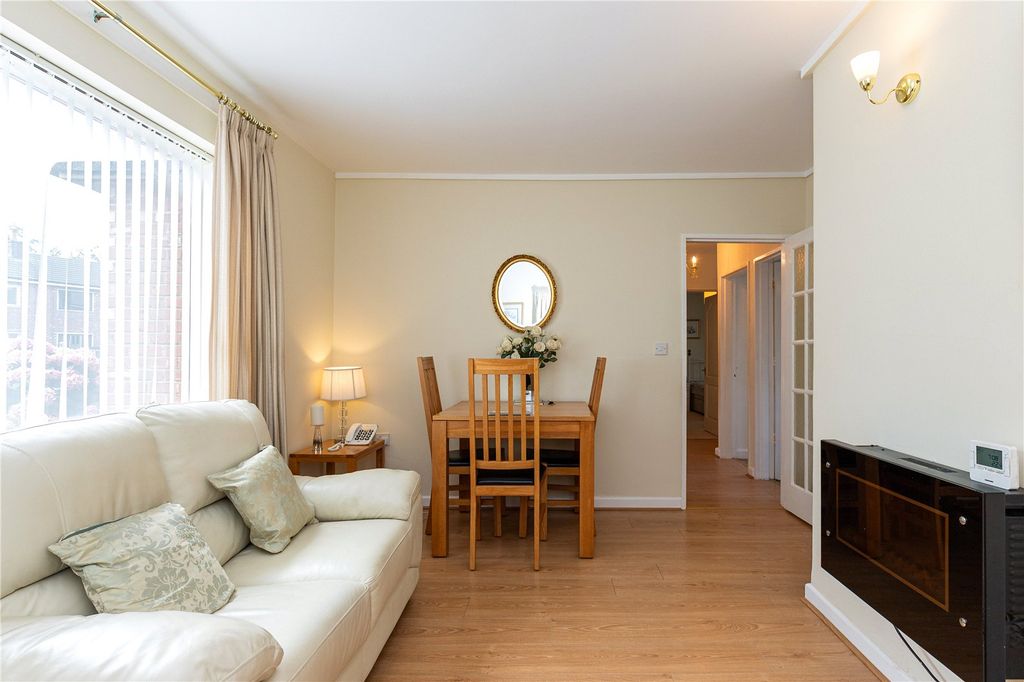 Property photo 3 of 10 Lounge/Diner