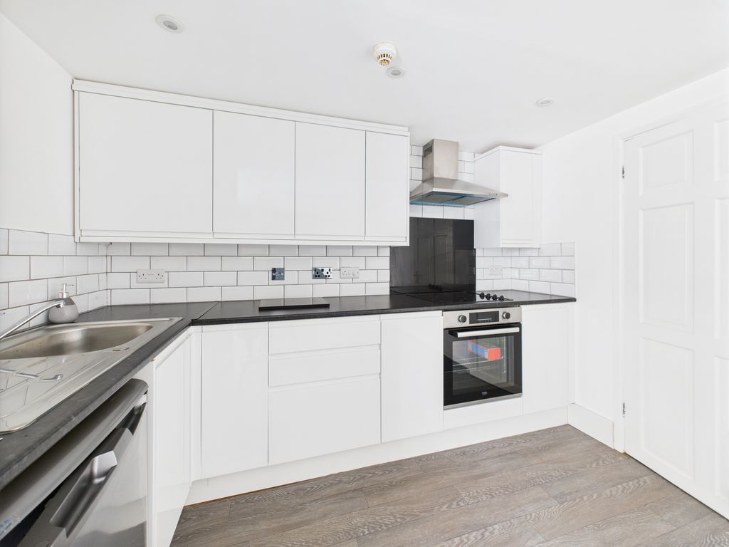 Property photo 2 of 26 Cam03974G0-Pr0194-Still022