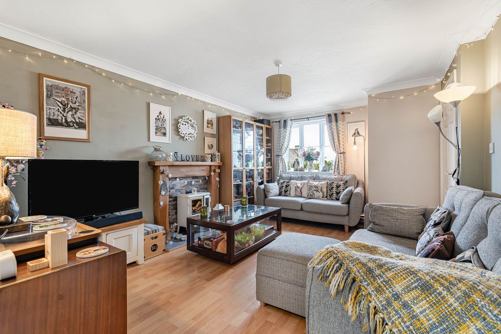 Property photo 3 of 28