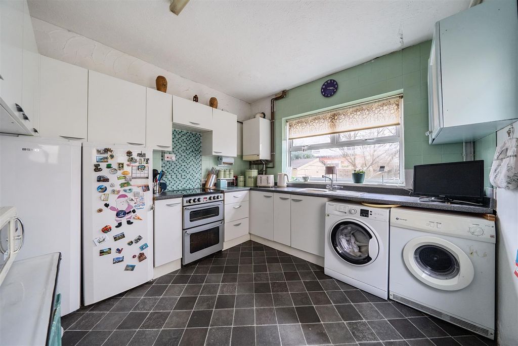 Property photo 3 of 12 Kitchen