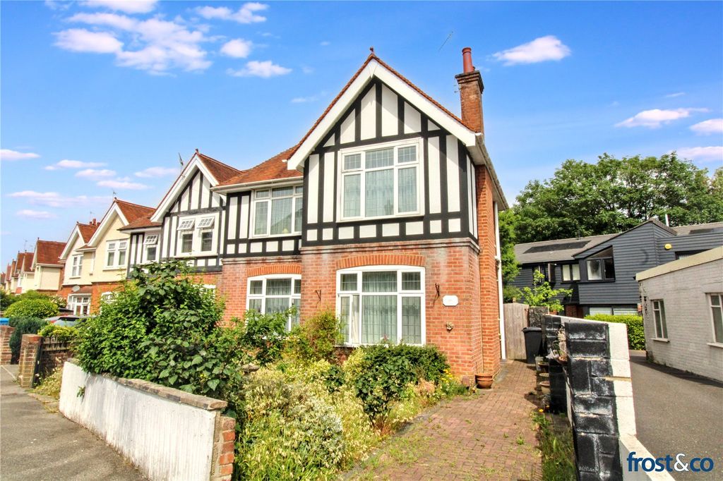 Property photo 1 of 21 Parkstone Avenue