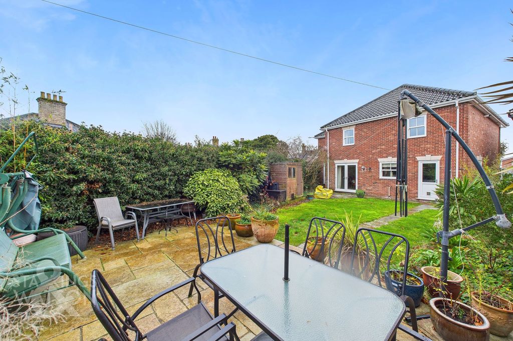 Property photo 2 of 26