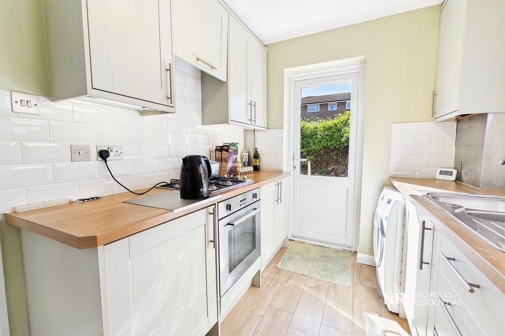 Property photo 2 of 11 Kitchen