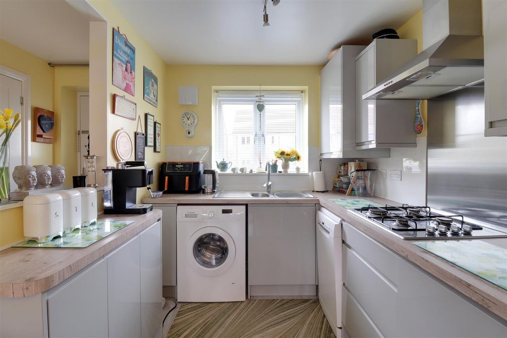 Property photo 3 of 18