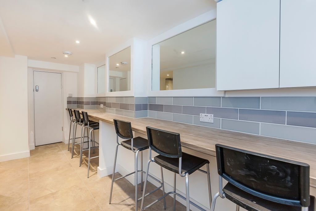 Property photo 3 of 10 Communal Kitchen