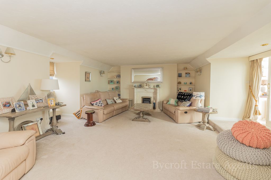 Property photo 2 of 24