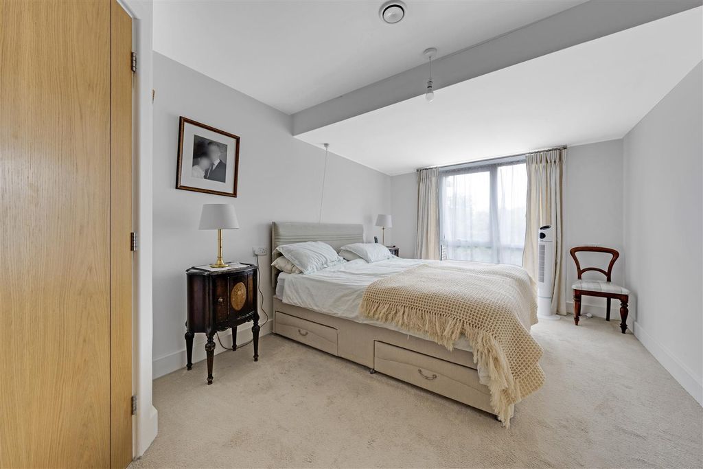 Property photo 3 of 12 04-8Bb5Pfmcs - 45 The Clockhouse-120.Jpg